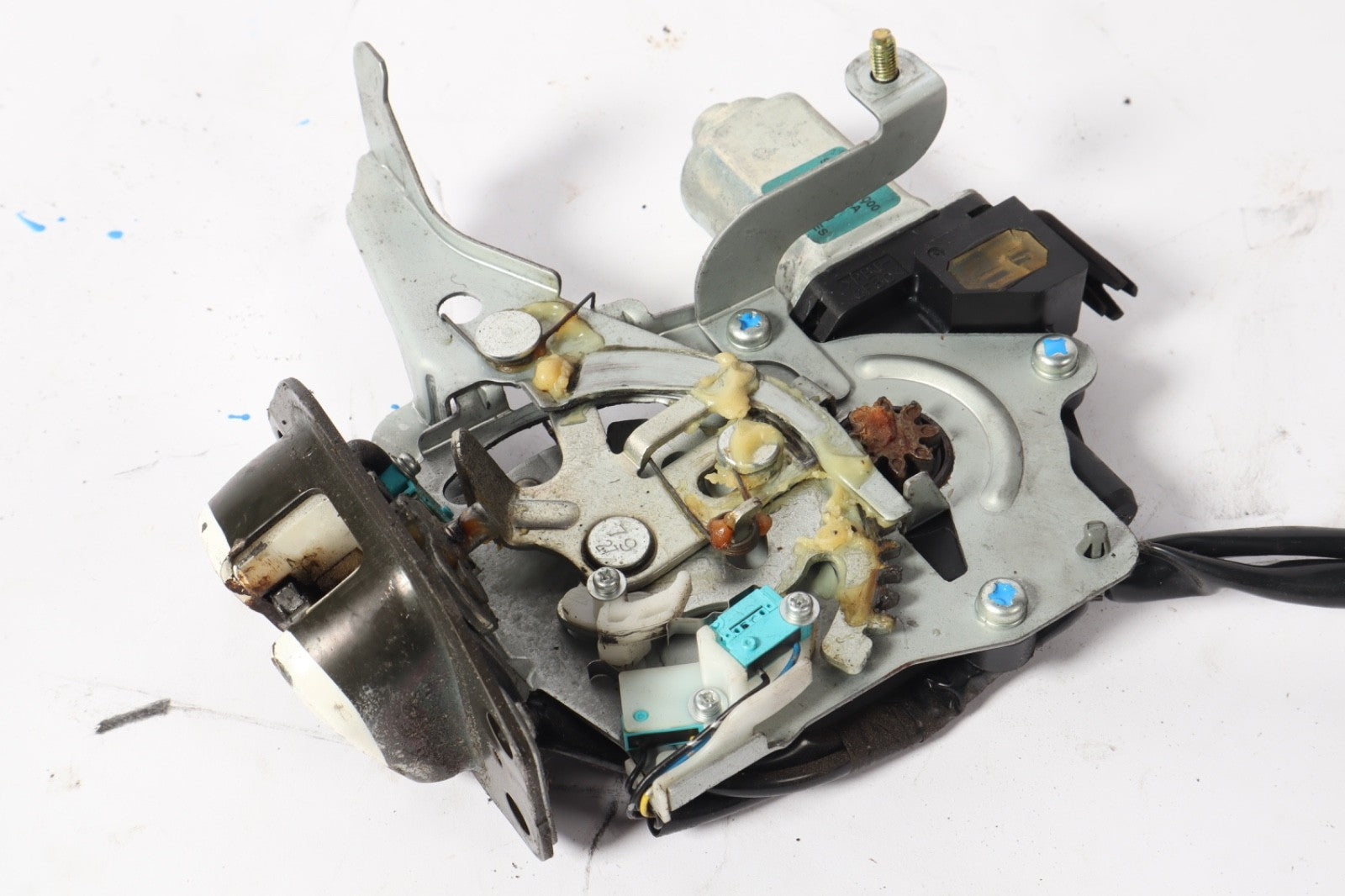 2004-2015 NISSAN ARMADA QX56 POWER LIFTGATE LATCH ACTUATOR MOTOR ASSEMBLY OEM
