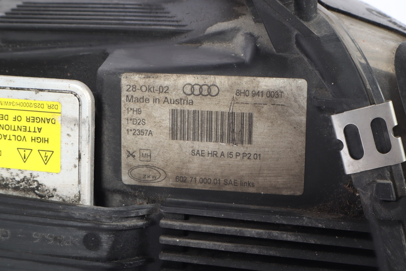 2005 -2009 Audi A4 Front Right Passenger Side Headlight Assembly 8H0941003T OEM