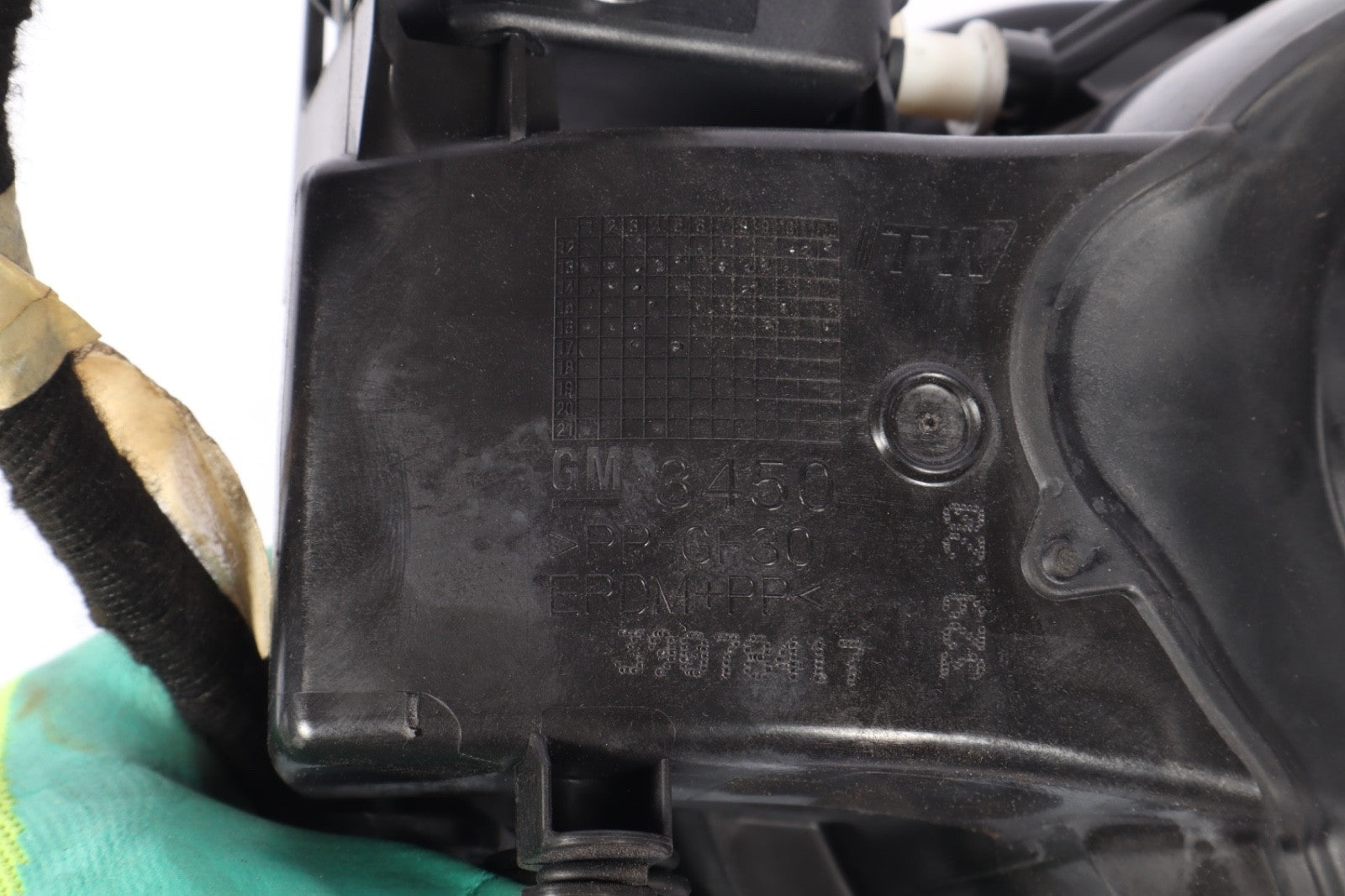 2015-2019 BUICK CASCADA FUEL TANK FILLER DOOR HOUSING 13410445 OEM