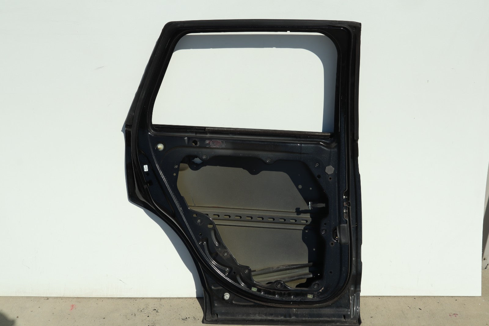 2011 - 2014 FORD EDGE REAR LEFT DRIVER SIDE DOOR SHELL OEM ONLY PICK UP!!!