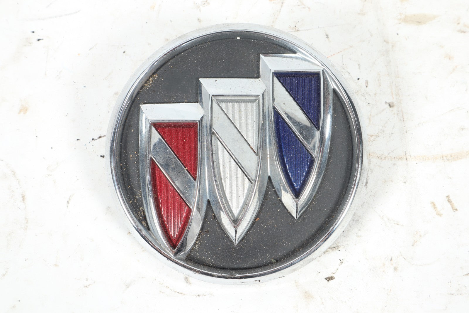2016–2019 BUICK CASCADA TRUNK EMBLEM RELEASE BUTTON OEM