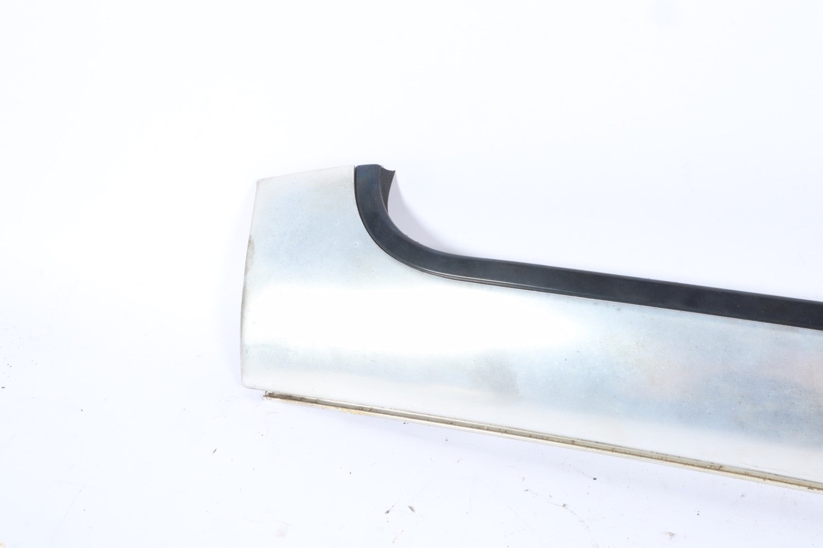 02-09 AUDI B7 A4 S4 RS4 CONVERTIBLE FRONT RIGHT DRIVER WINDSHIELD TRIM OEM