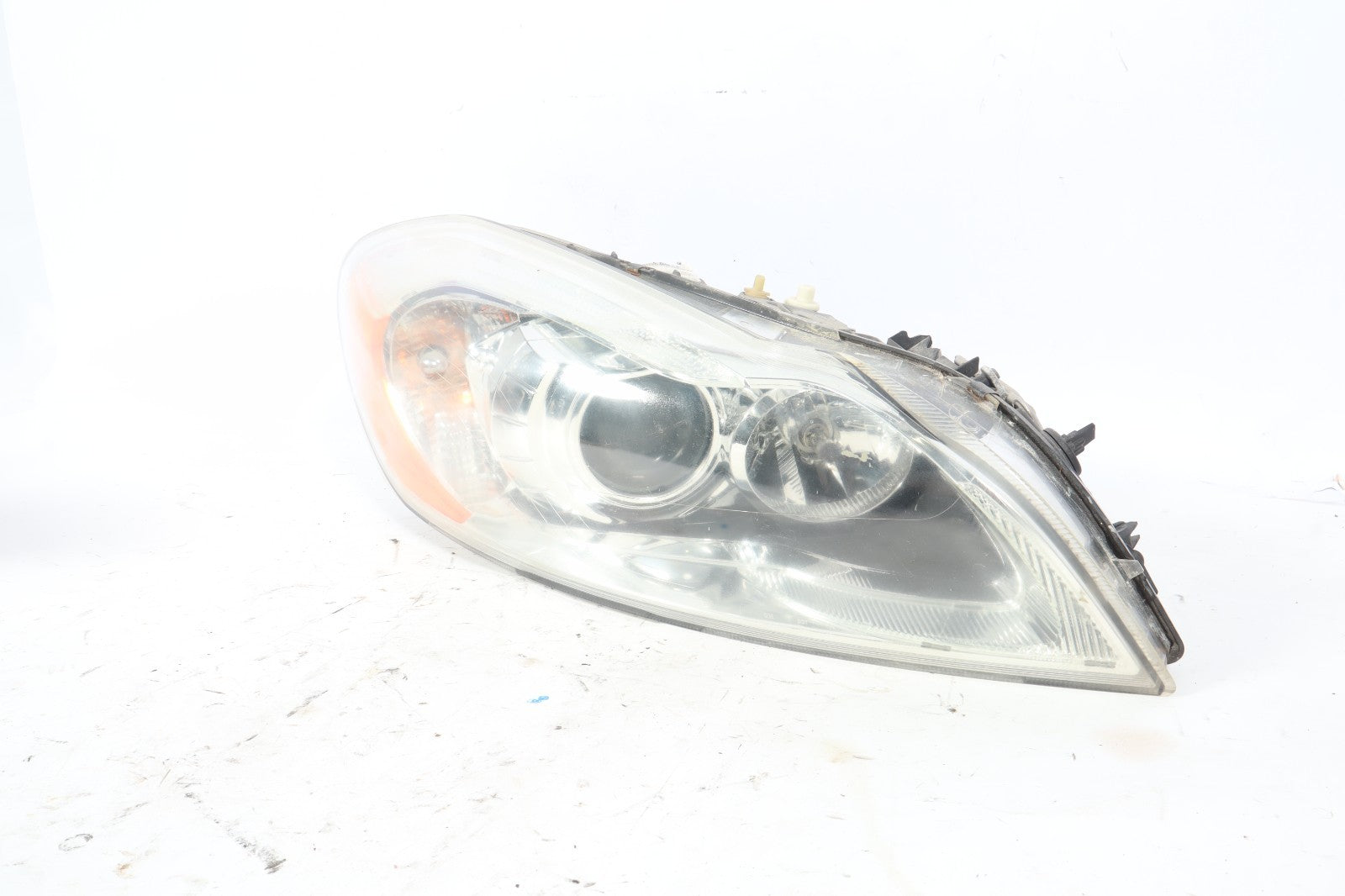 2011 - 2013 VOLO C70 FRONT RIGHT PASSENGER SIDE XENON HEADLIGHT ASSEMBLY OEM