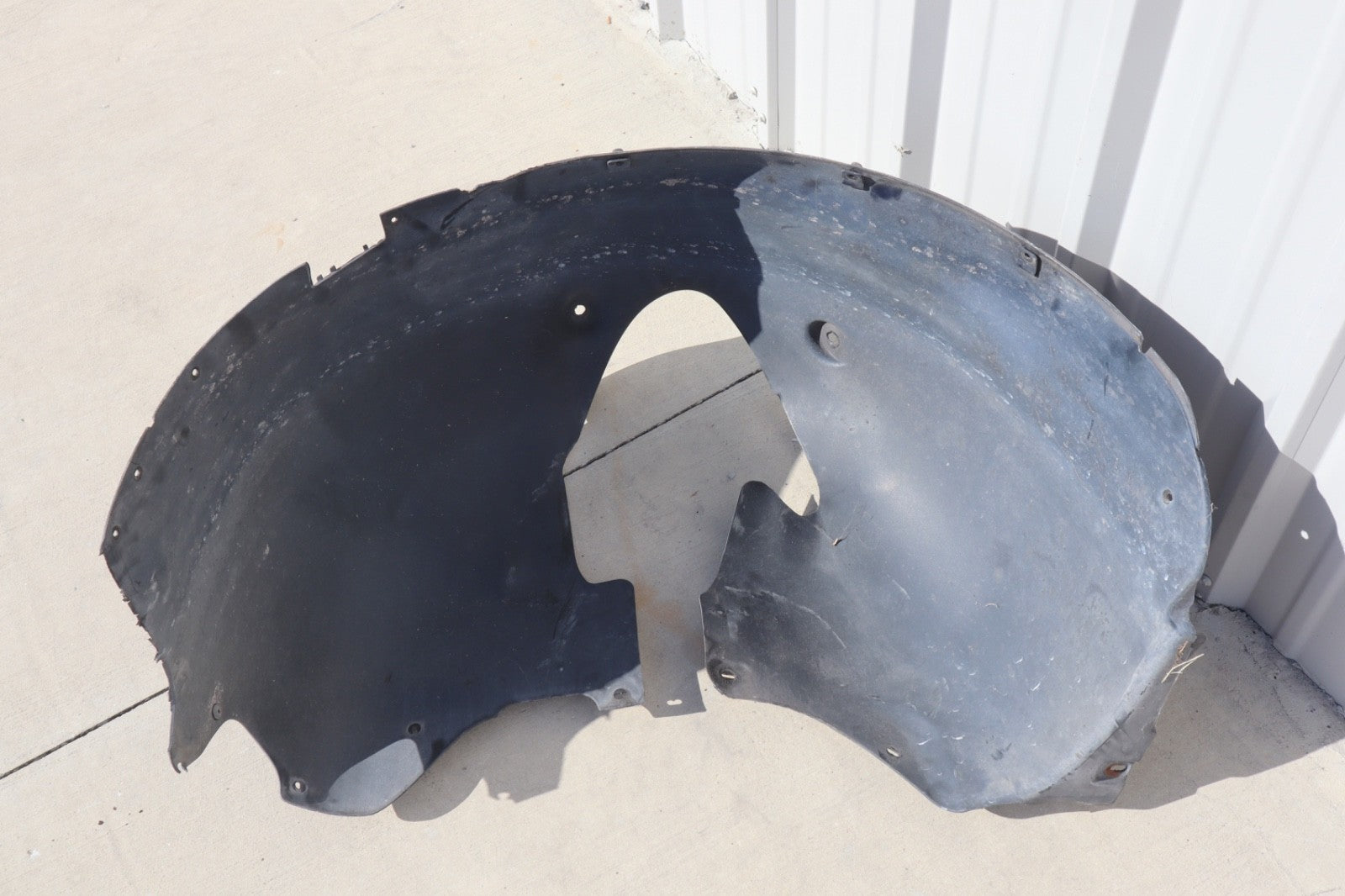 2005 - 2010 Porsche Cayenne S 955 Front Left Wheel Liner Splash Guard Arch OEM