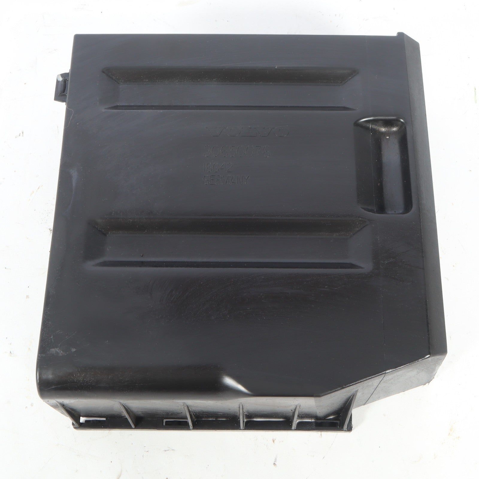 2004-2011 VOLVO S40 ENGINE AIR INTAKE CLEANER BOX LOWER COVER LID 30650076 OEM
