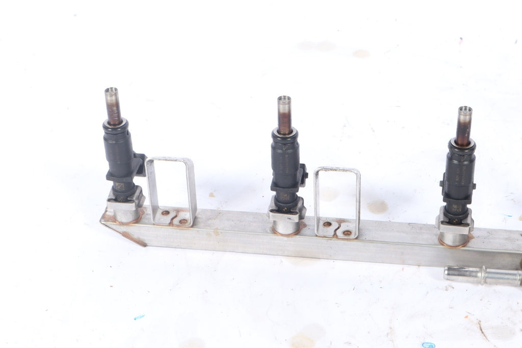BMW  X3 X5 Z4 328i 328xi 528i ENGINE FUEL INJECTOR RAIL WITH INJECTORS OEM