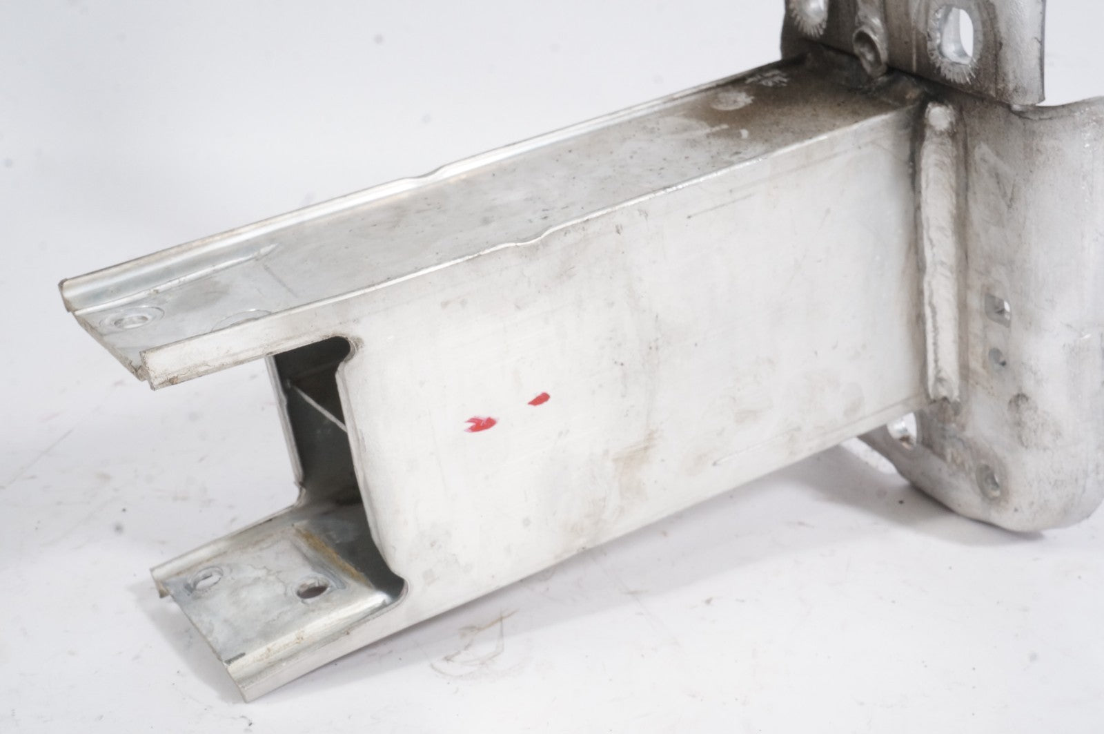 2012-2018 AUDI A6 A7 S6 S7 RS7 (C7 4G8) RIGHT FRONT BUMPER REINFORCEMENT BRACKET