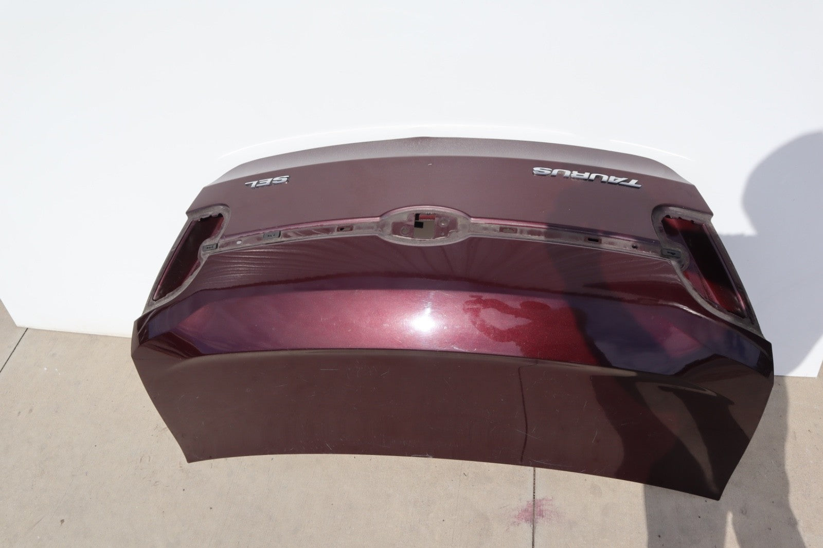 2010-2012 FORD TAURUS REAR TRUNK LID OEM ONLY PICK UP!!!