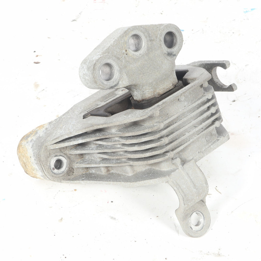 2016–2019 BUICK CASCADA FRONT LEFT ENGINE MOUNT BRACKET OEM