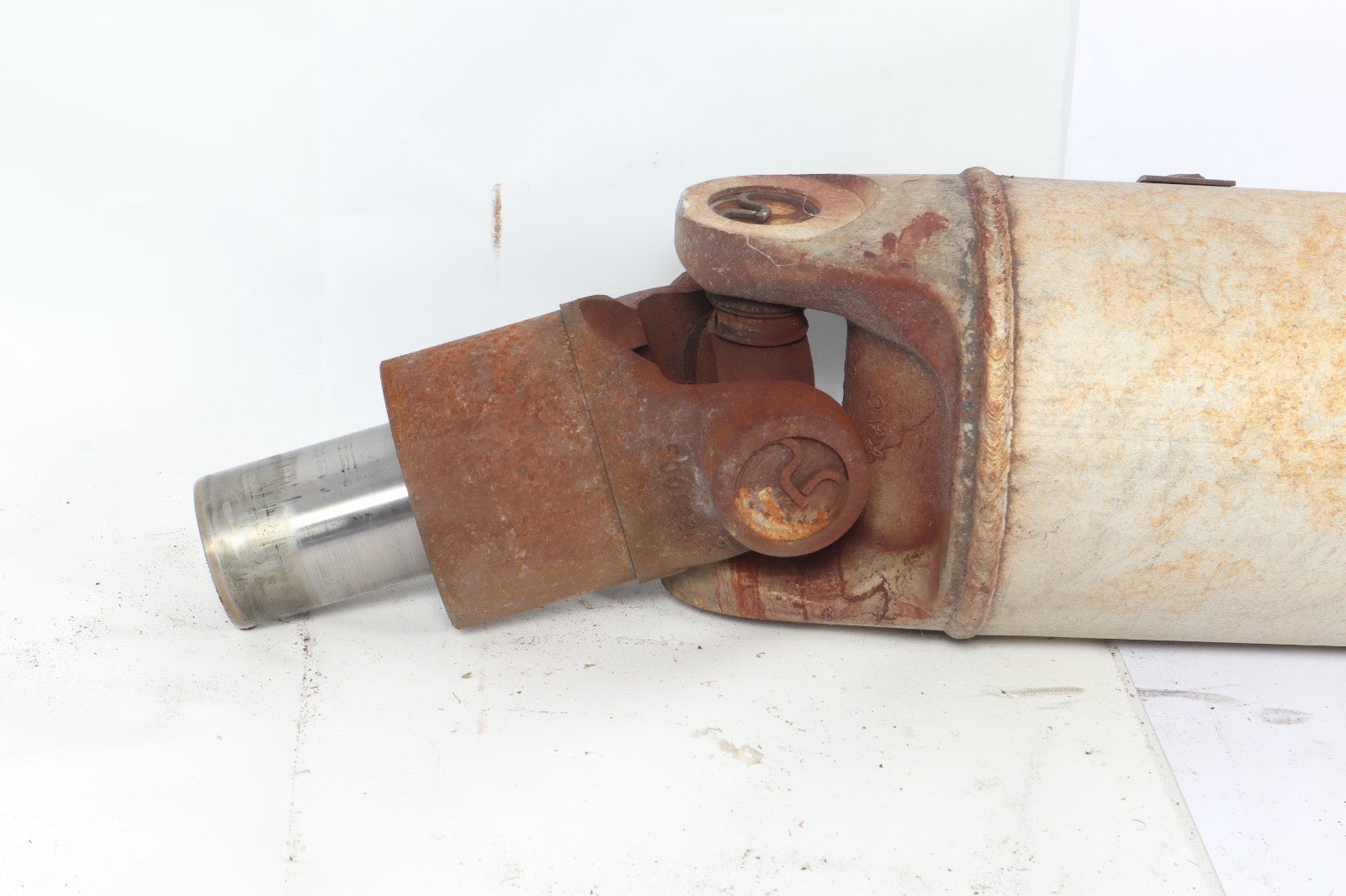 2006-2011 NISSAN ARMADA 2WD RWD REAR DRIVE SHAFT 37000-ZE00A OEM