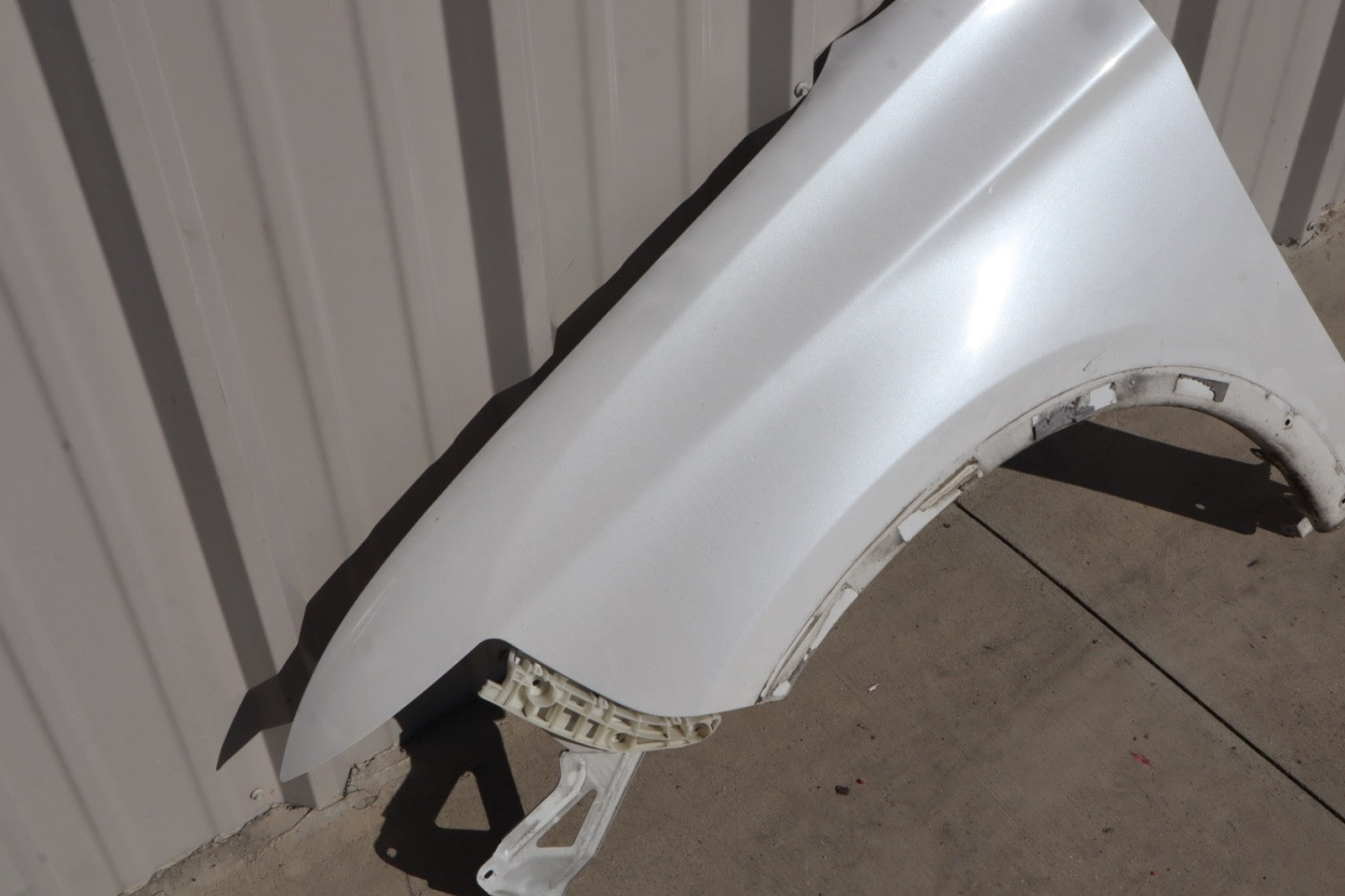 2016-2020 MITSUBISHI OUTLANDER FRONT LEFT DRIVER SIDE FENDER OEM ONLY PICK UP!!!