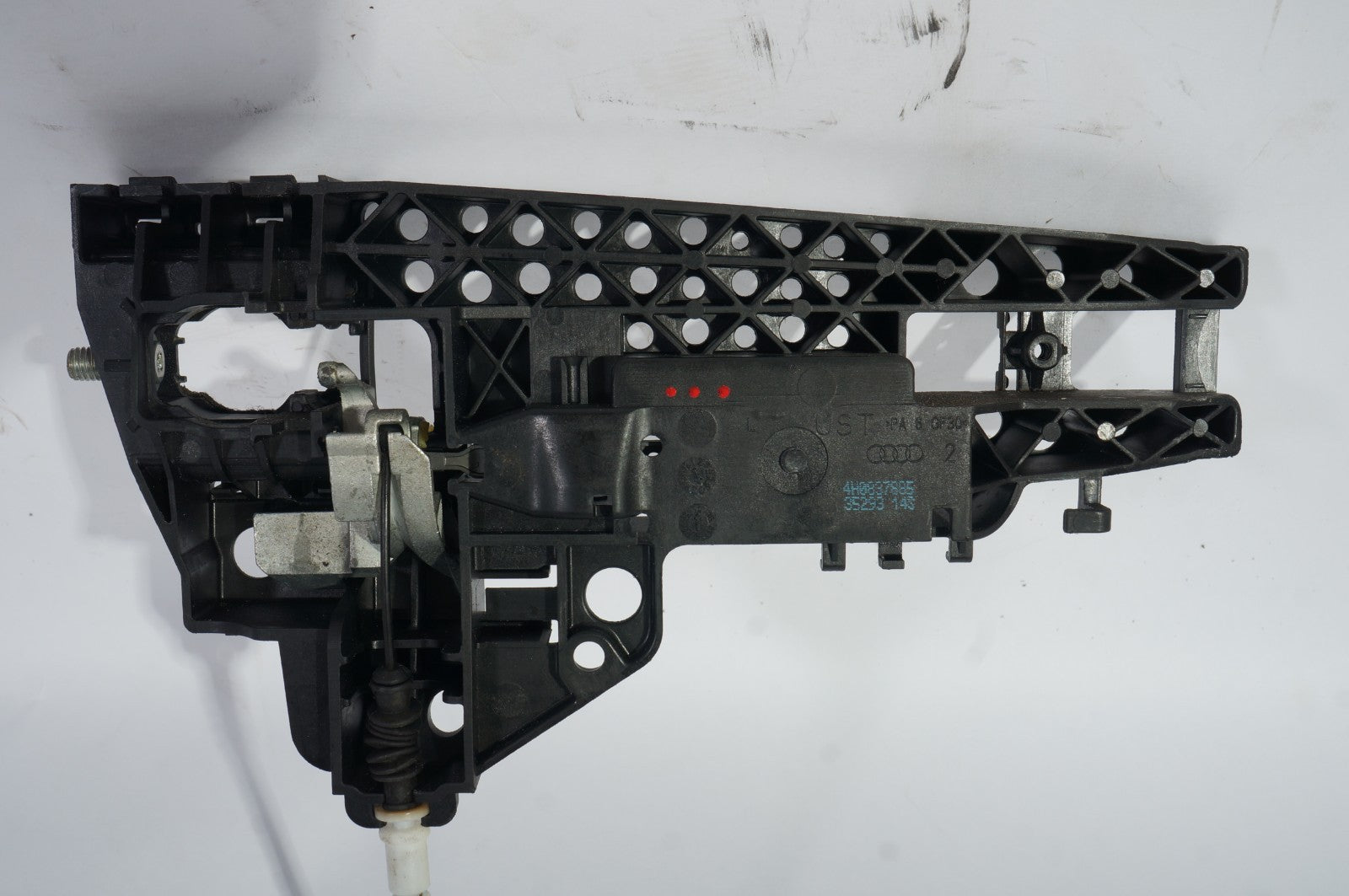 2012-2018 AUDI A6 C7 A7 REAR LEFT DRIVER SIDE EXTERIOR DOOR HANDLE BRACKET OEM