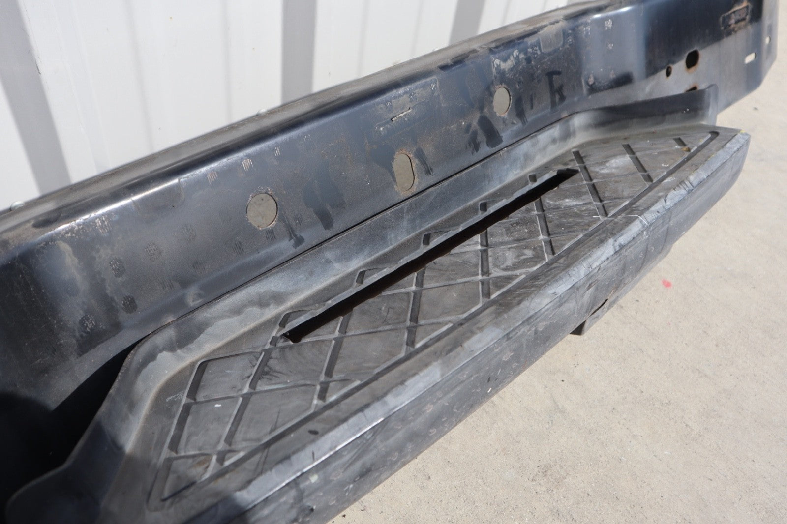 2005-2007 NISSAN ARMADA REAR BUMPER REINFORCEMENT PLATE OEM