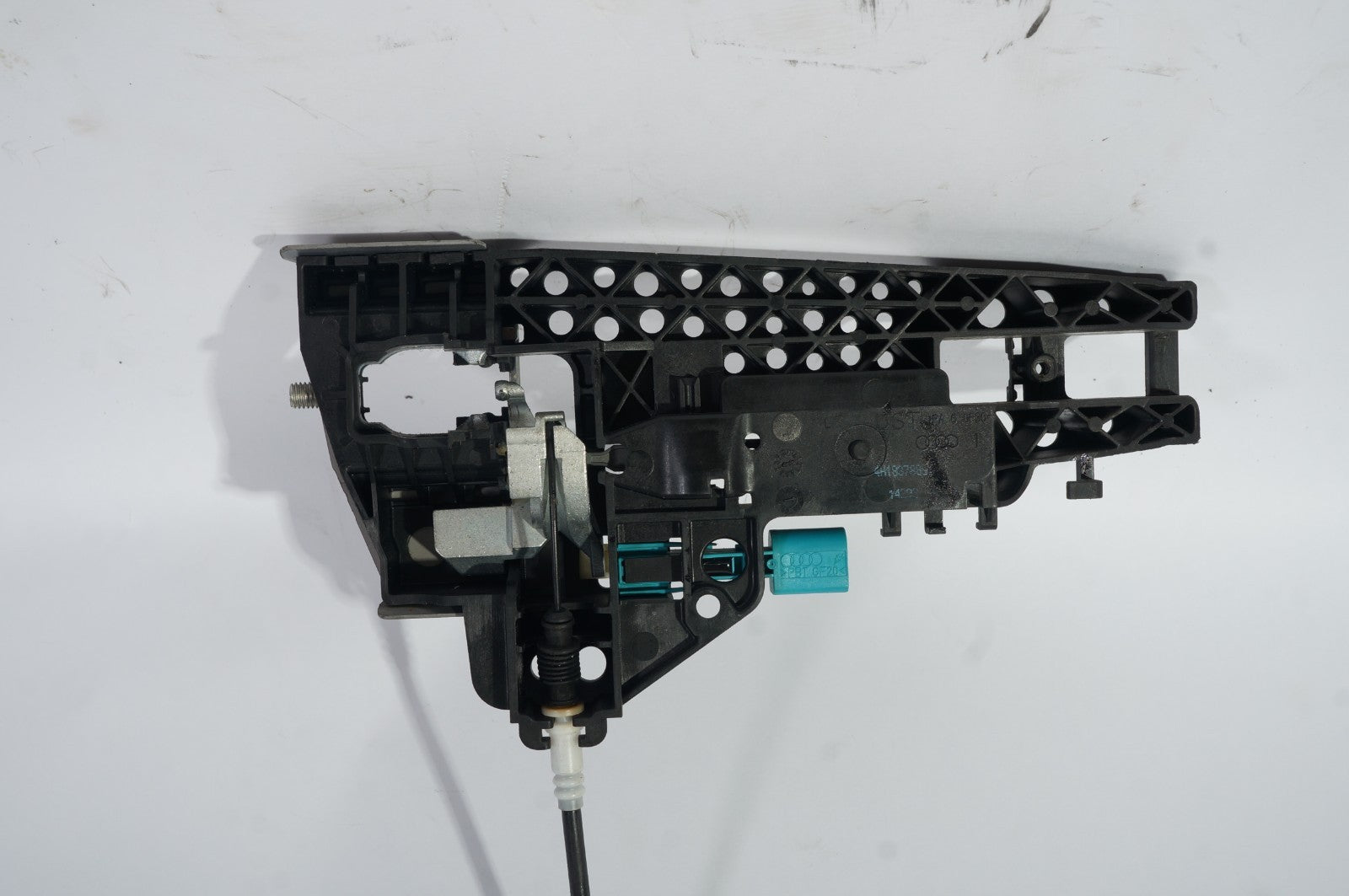 2012-2018 AUDI A6 C7 A7 FRONT LEFT DRIVER SIDE EXTERIOR DOOR HANDLE BRACKET OEM