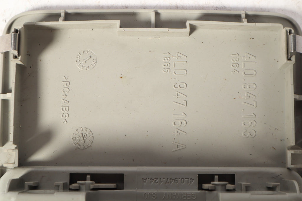 2007 - 2015 AUDI Q7 4L INTERIOR OVERHEAD CONSOLE LIGHT LAMP REAR 4L0947164A OEM