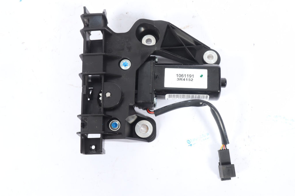 2016-2019 BUICK CASCADA LEFT SEAT BELT ADJUSTER FEEDER OEM 13371579