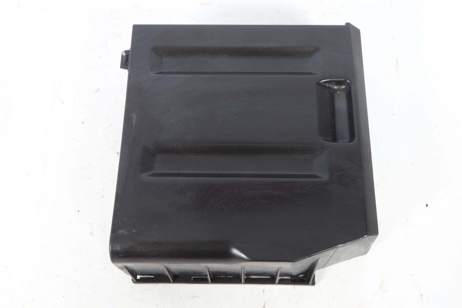 2004-2011 VOLVO S40 ENGINE AIR INTAKE CLEANER BOX LOWER COVER LID 30650076 OEM
