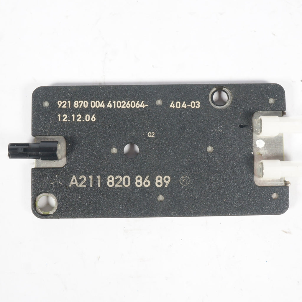 03-11 Mercedes W209 CLK55 AMG CLS550 Antenna Amplifier Booster 2118208689 OEM