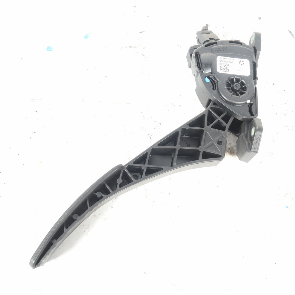 2008-2016 CHRYSLER TOWN COUNTRY CARAVAN GAS ACCELERATOR PEDAL OEM 05281225AA