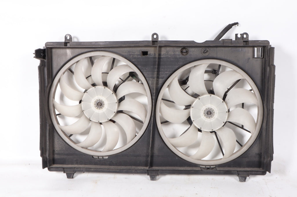 2016 - 2020 MITSUBISHI OUTLANDER 2.4L RADIATOR COOLING FAN MOTOR & SHROUD OEM