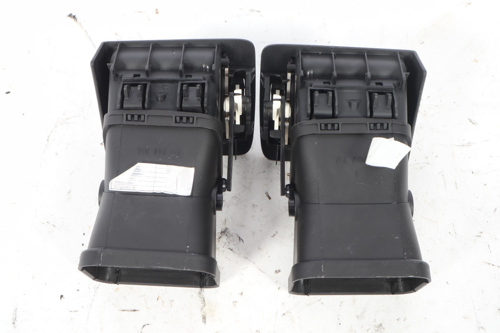 2007-2013 VOLVO C30 DASHBOARD AC HEATER AIR VENT GRILLE OEM LEFT  RIGHT PAIR OEM