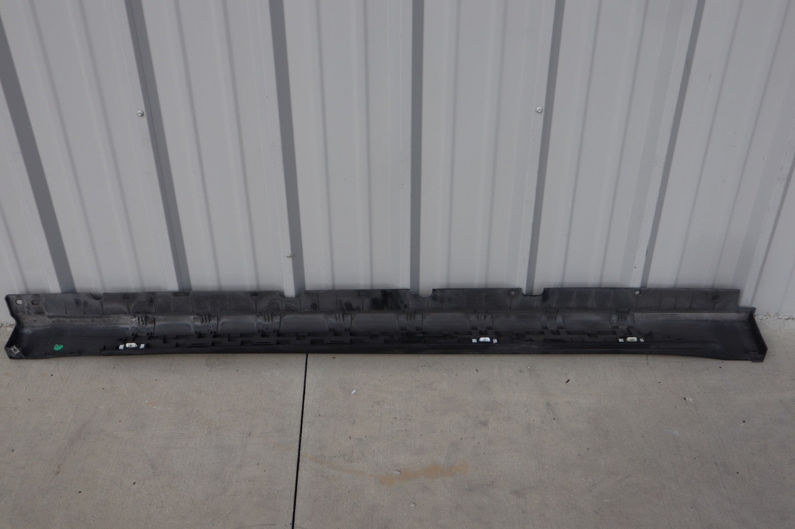 2014 - 2019 Mitsubishi Outlander Left Rocker Molding OEM