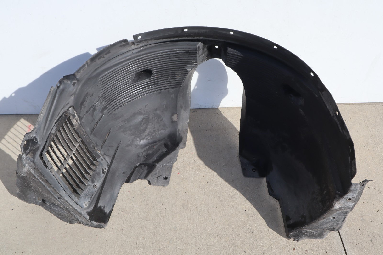 2007-2010 BMW X3 FRONT LEFT DRIVER SIDE ARCH LINER FOR ADDITION COOLER OEM