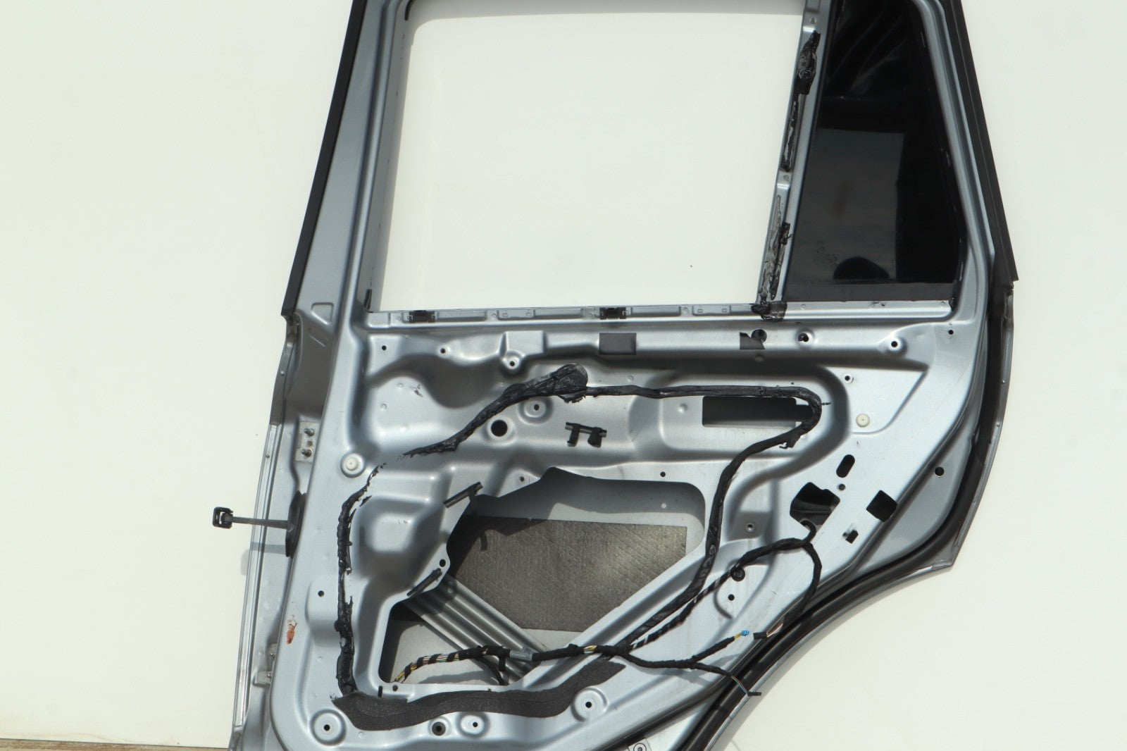 2004-2010 BMW X3 E83 Rear Right Driver Side Door Shell  OEM ONLY PICK UP!!!