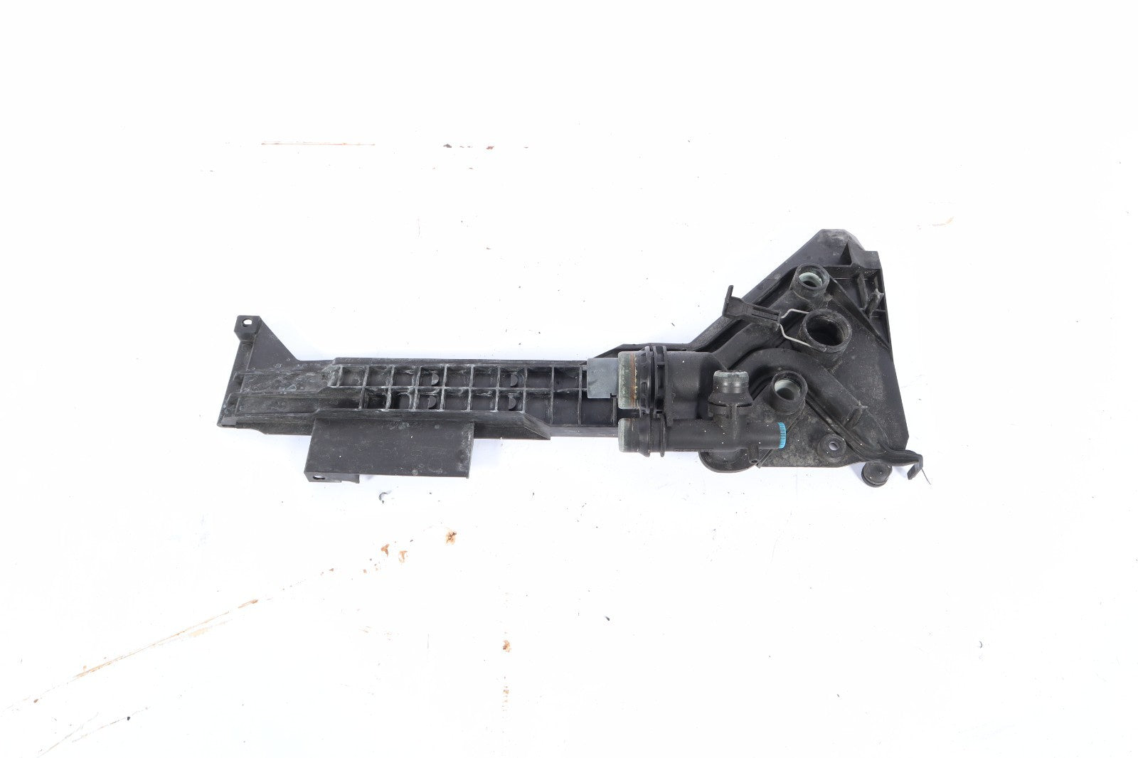 2013-2015 BMW X3 RH PASSENGER SIDE RADIATOR MODULE CARRIER OEM 11074810