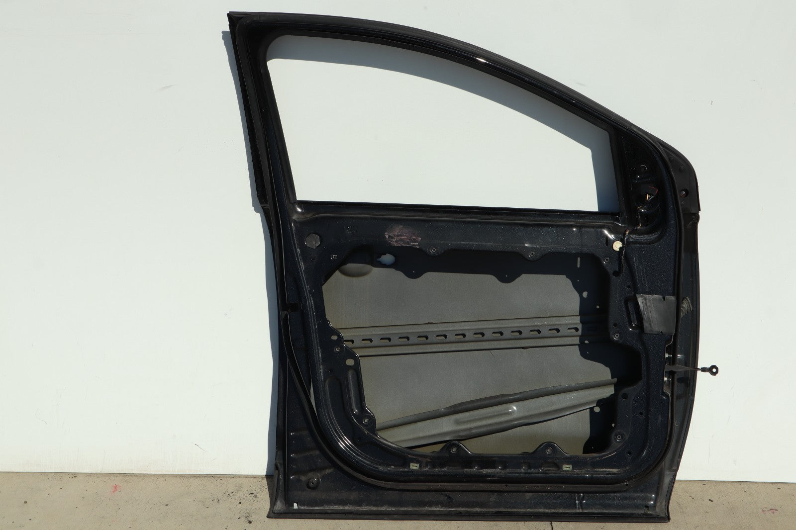 2011 - 2014 FORD EDGE FRONT LEFT SIDE DOOR SHELL OEM ONLY PICK UP!!!