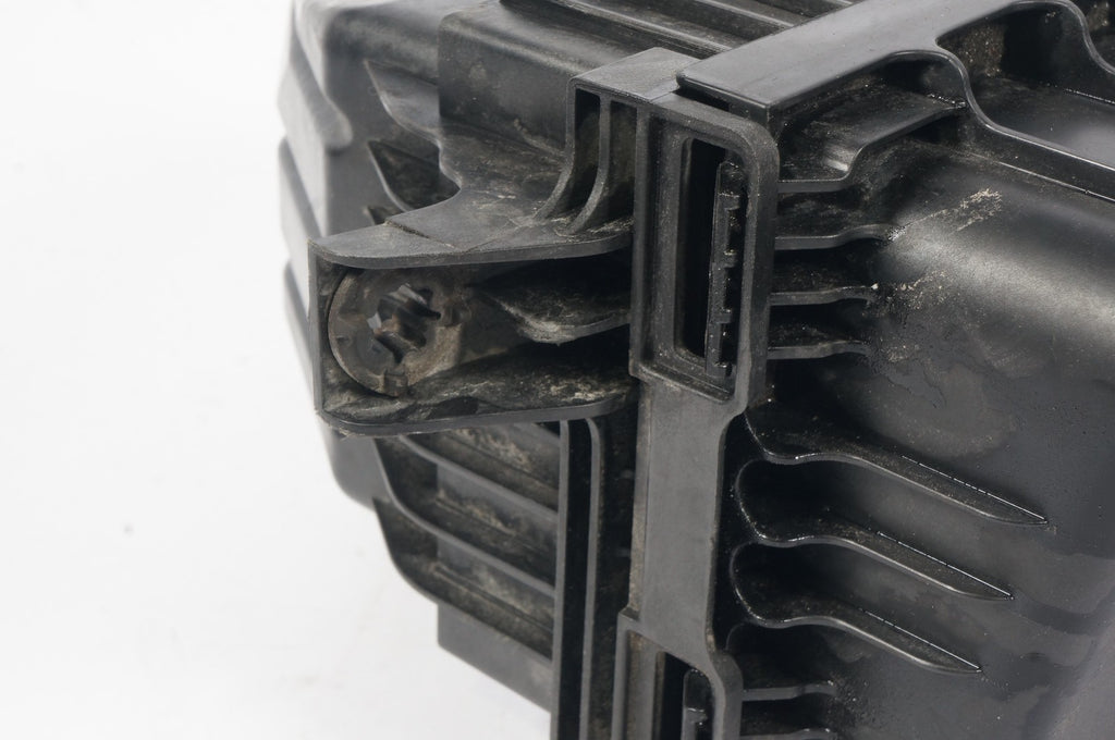 2018-2025 ALFA ROMEO STELVIO 2.0L ENGINE AIR CLEANER HOUSING COVER OEM 50546941