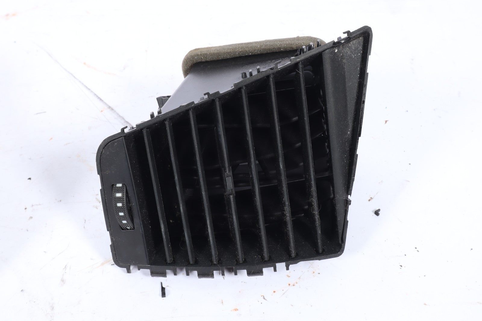 2009-2017 AUDI Q5 DASH AIR VENT SET LEFT RIGHT OEM 8R1820901 8R1820902