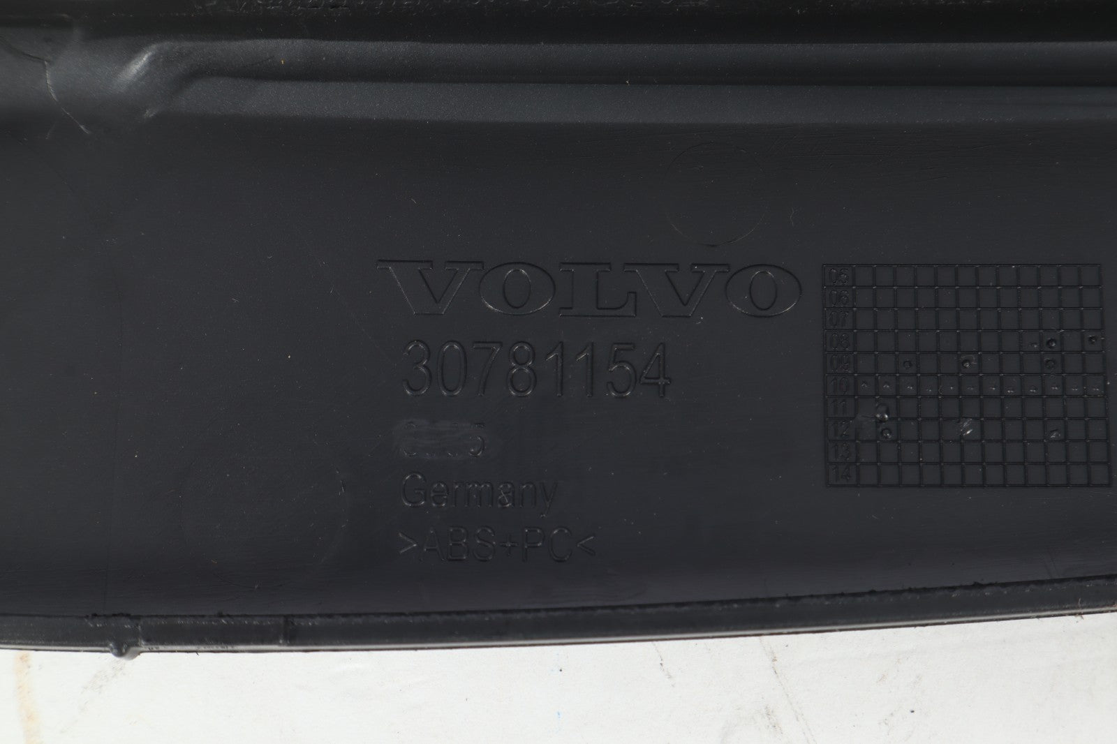 2007-2012 VOLVO C70 CONVERTIBLE NAVIGATION CENTER COVER OEM