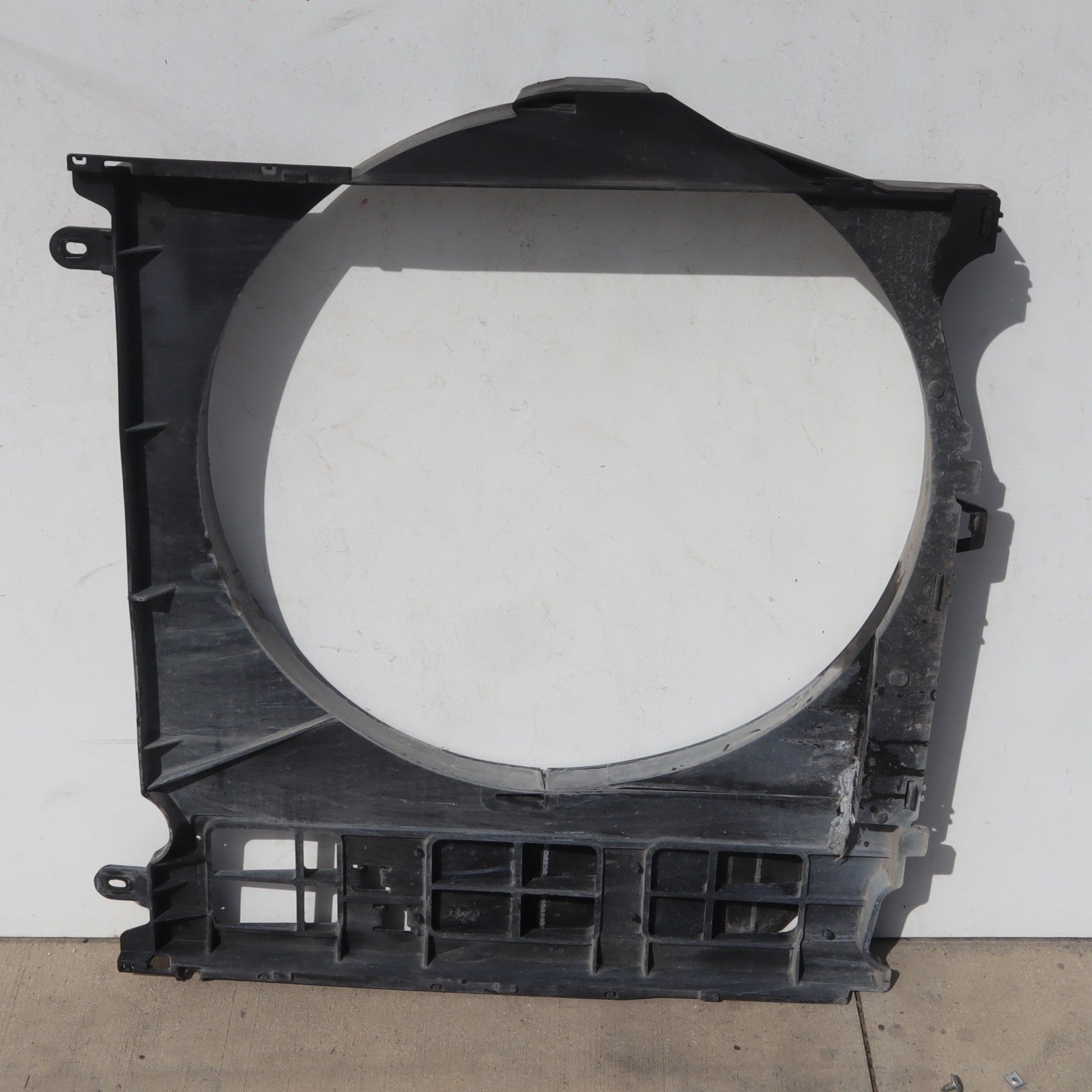 2004-2010 INFINITI QX56 NISSAN ARMADA TITAN RADIATOR FAN SHROUD OEM 21476-7S000