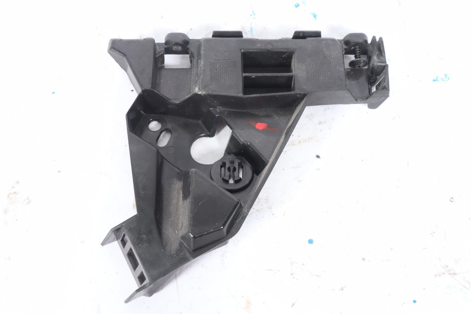 2016–2019 BUICK CASCADA FRONT BUMPER LEFT BRACKET OEM 13350884