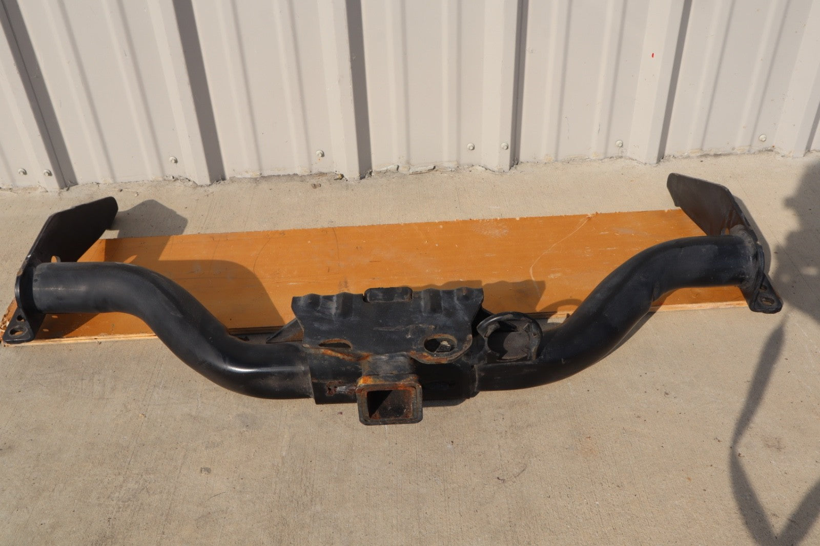 2007 NISSAN ARMADA REAR BUMPER COVER REINFORCEMENT TOW HITCH OEM