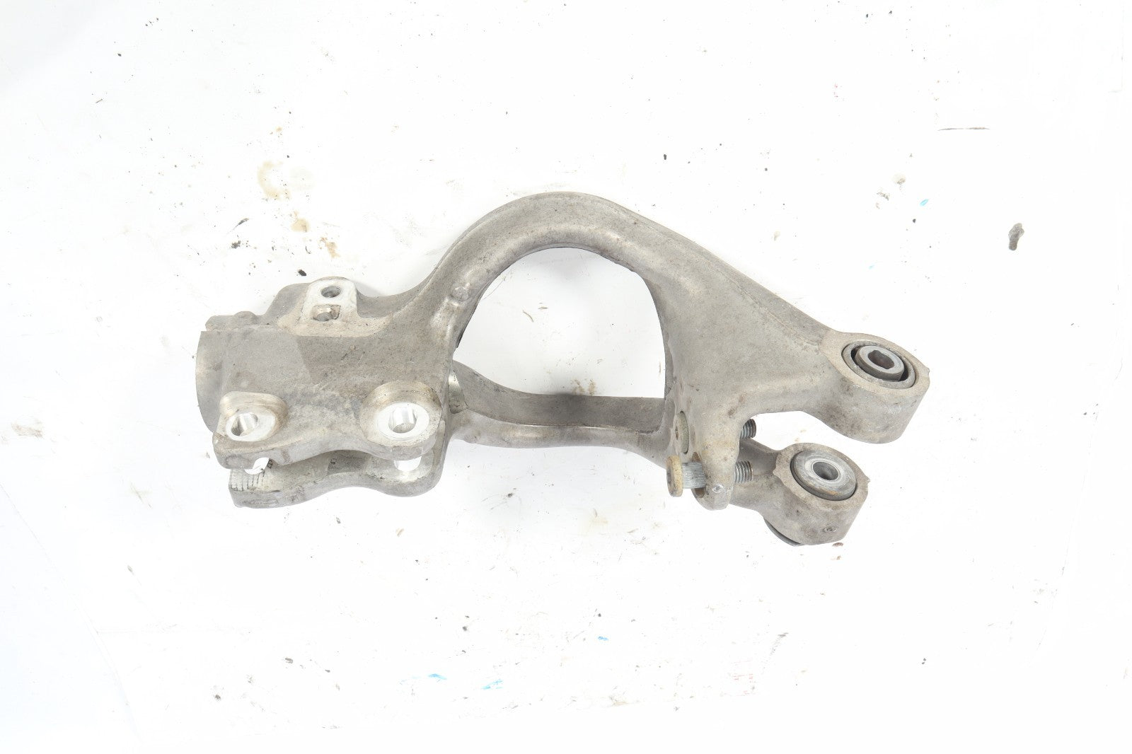 2016-2019 BUICK CASCADA FRONT RIGHT SPINDLE KNUCKLE OEM