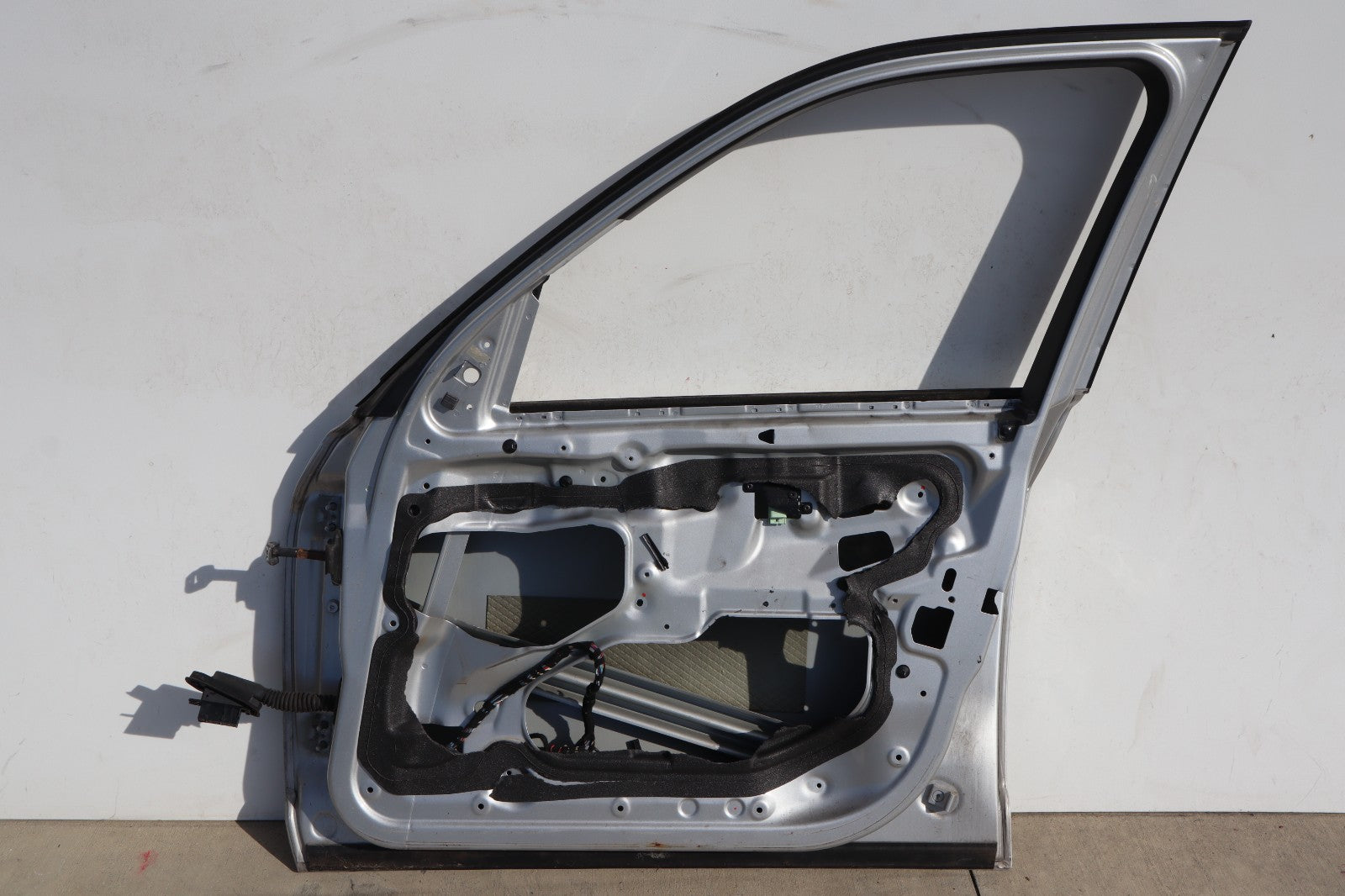 2004-2010 BMW X3 E83 FRONT RIGHT SIDE DOOR SHELL OEM ONLY PICK UP!!!