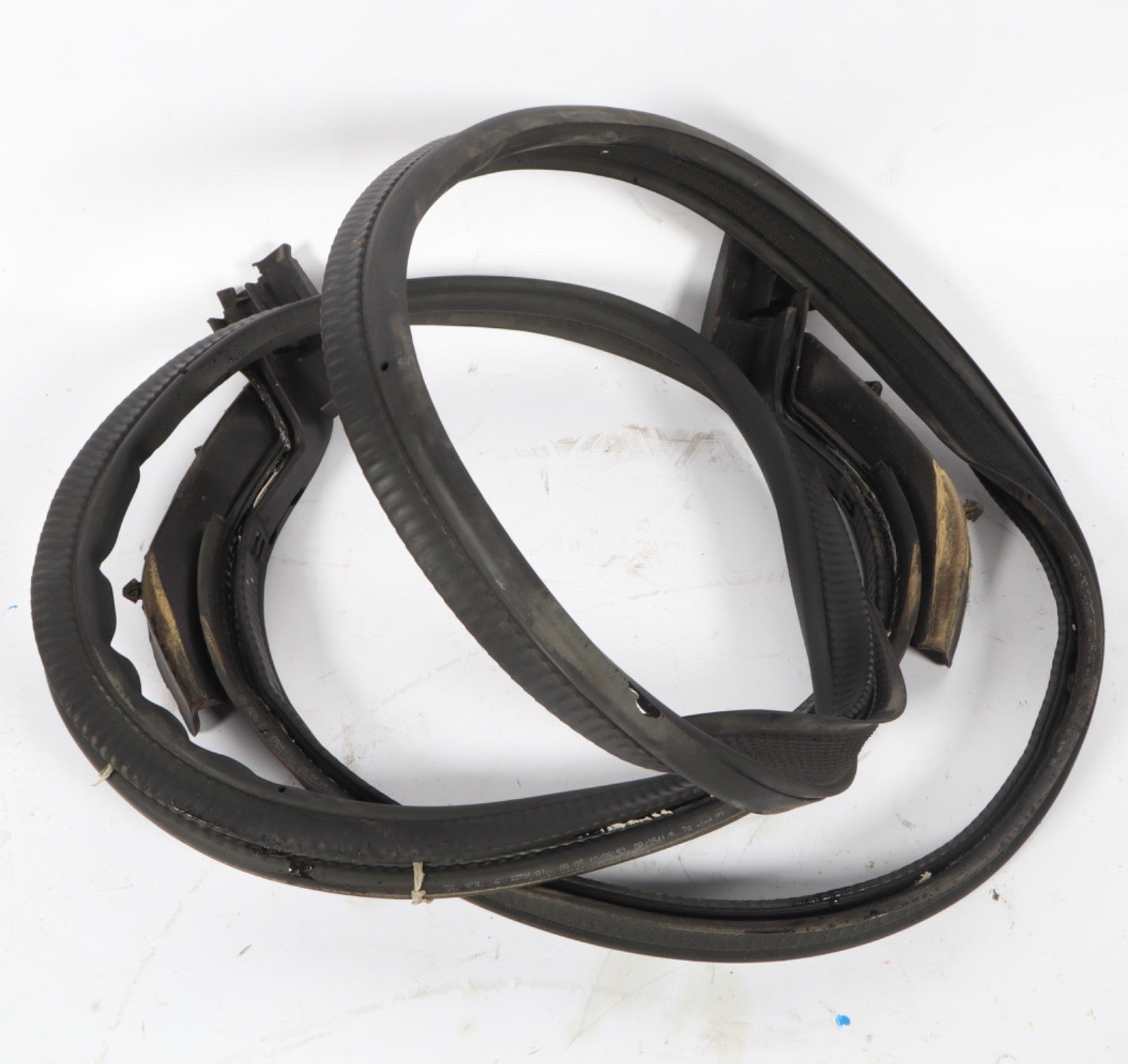 2016-19 Buick Cascada Rear Folding Top Stowage Compartment Lid Weatherstrip OEM
