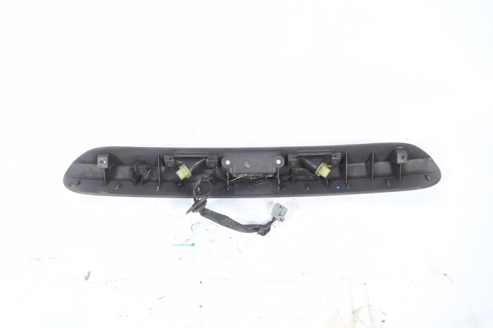 2001-2005 DODGE GRAND CARAVAN REAR LICENSE PLATE LIGHT FILLER MOULDING OEM