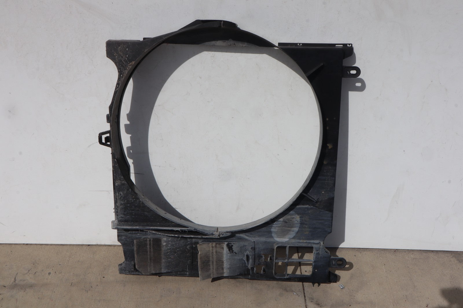 2004-2010 INFINITI QX56 NISSAN ARMADA TITAN RADIATOR FAN SHROUD OEM 21476-7S000