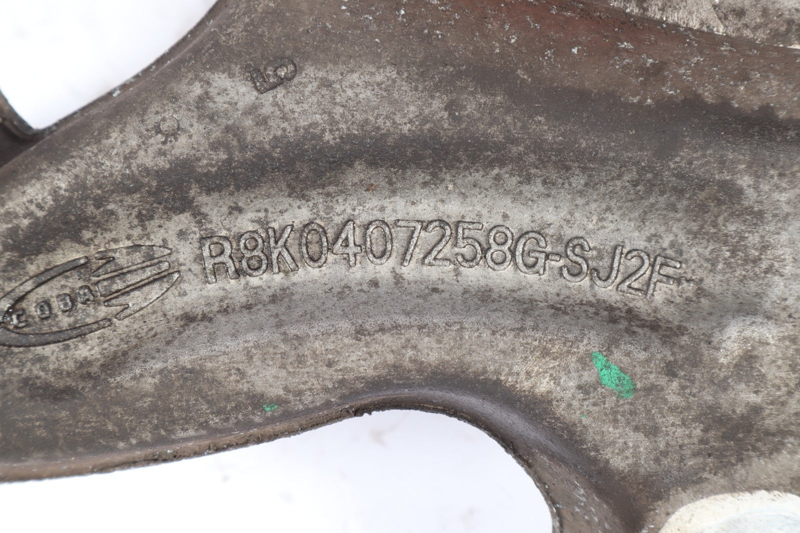 2009-2016 AUDI Q5  FRONT RIGHT SPINDLE KNUCKLE OEM R8K0407258G
