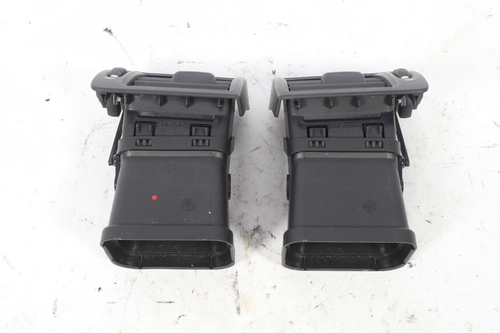 2007-2013 VOLVO C30 DASHBOARD AC HEATER AIR VENT GRILLE OEM LEFT  RIGHT PAIR OEM