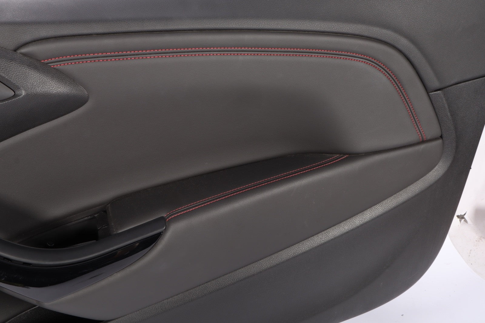 2016-2019 BUICK CASCADA Passenger RH Interior Door Panel Trim 39014325 OEM