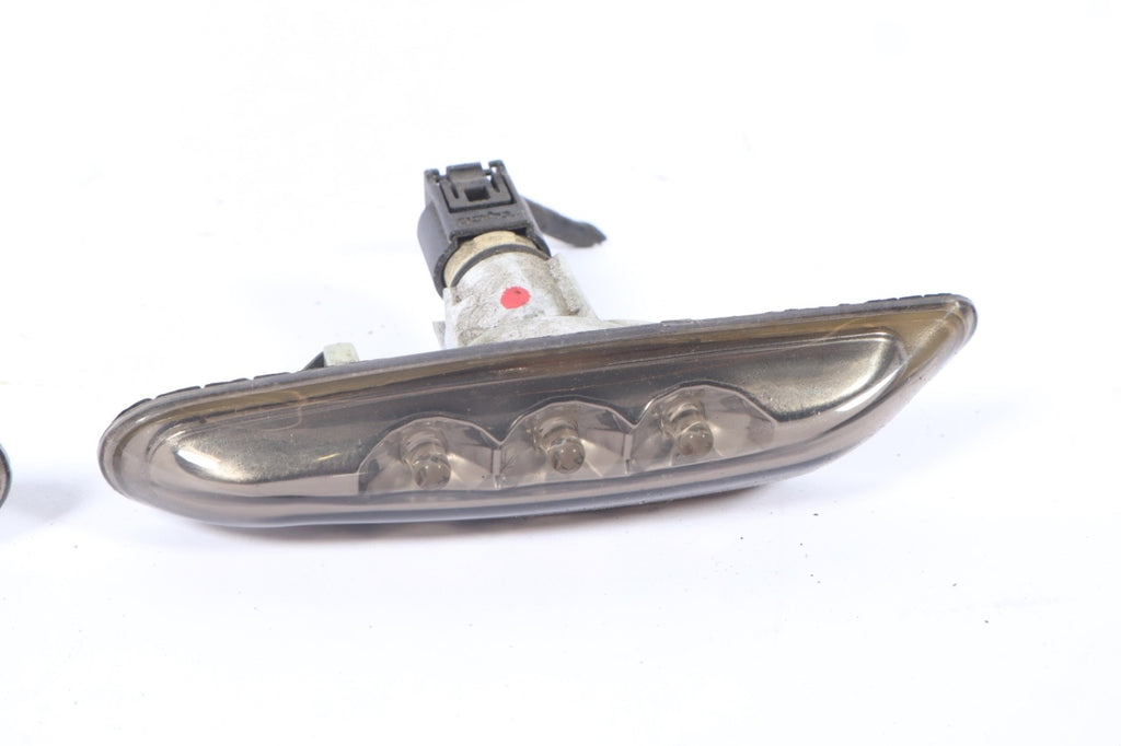 2006-2010 BMW X3 3.0Si E83LCI  RIGHT FRONT FENDER TURN SIGNAL OEM