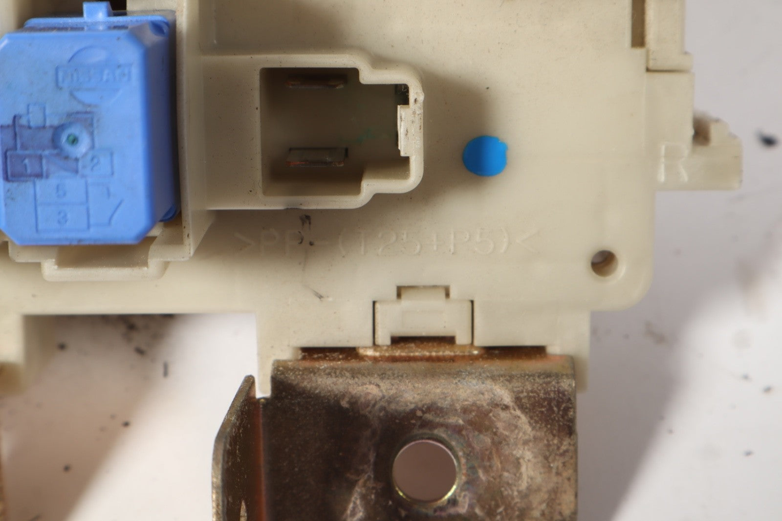 2006-2012 NISSAN ARMADA FUSE RELAY BOX OEM