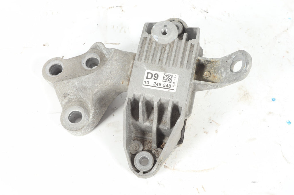 2016–2019 BUICK CASCADA FRONT LEFT ENGINE MOUNT BRACKET OEM 13248548