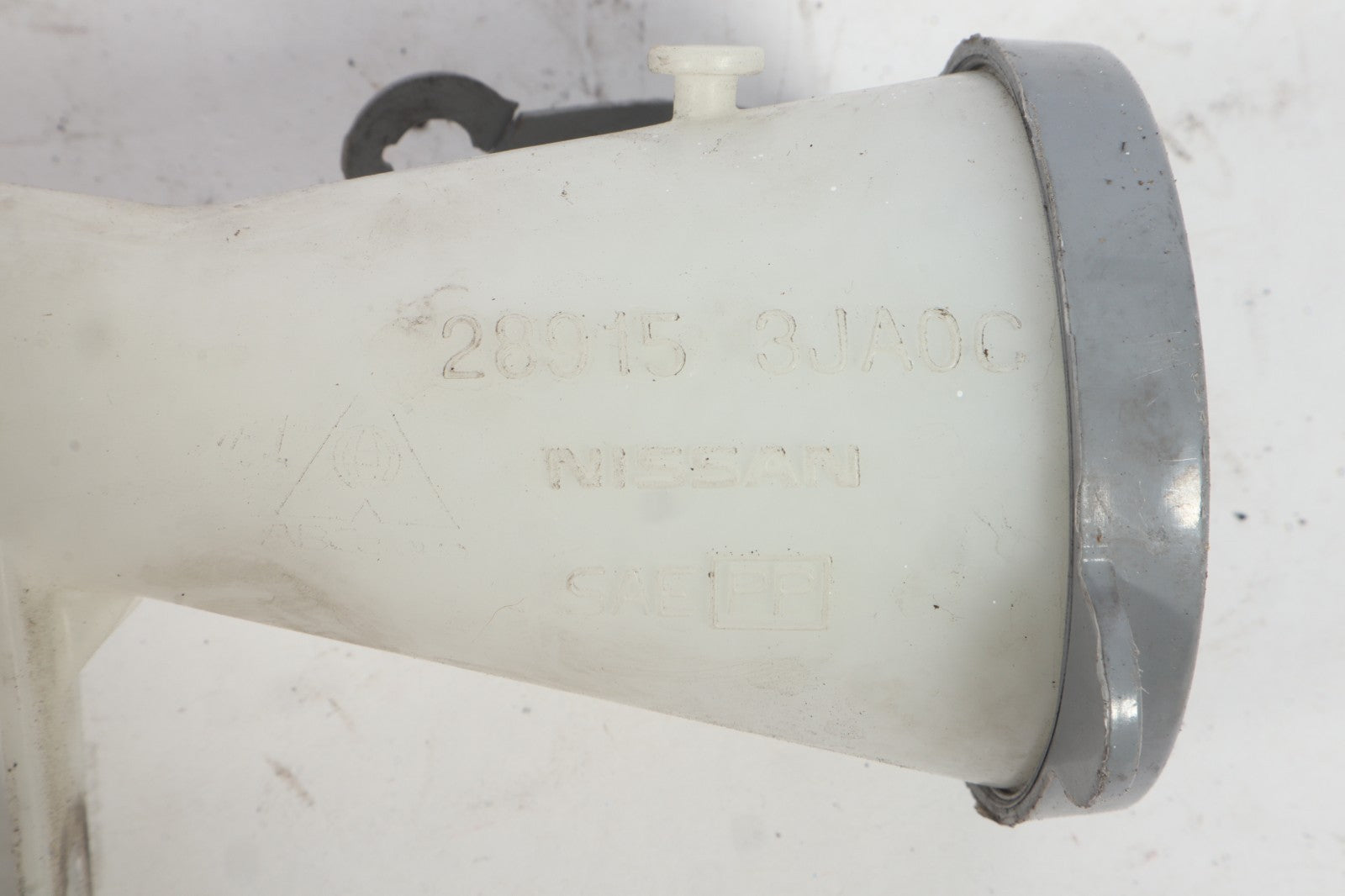 2013 - 2020 NISSAN PATHFINDER WINDSHIELD WASHER RESERVOIR FILLER NECK TUBE OEM