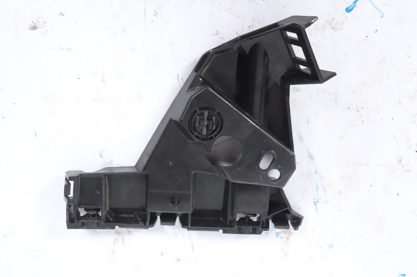 2016-2019 BUICK CASCADA FRONT BUMPER BRACKET RIGHT OEM 13350885