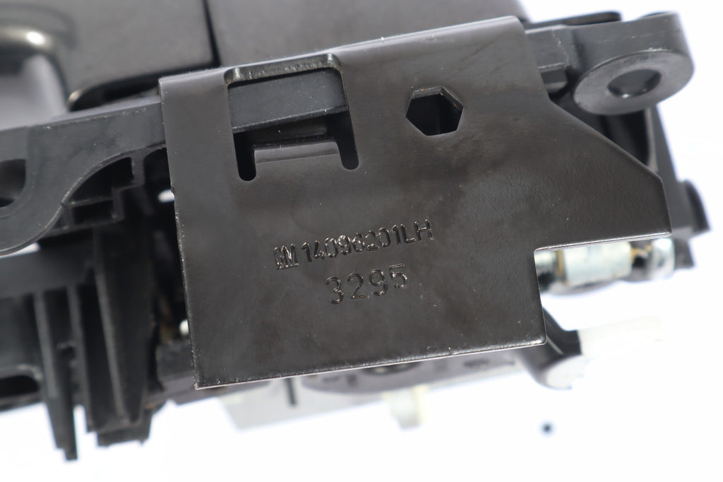 2016-2019 BUICK CASCADA FRONT LEFT DRIVER SIDE EXTERIOR DOOR HANDLE OEM